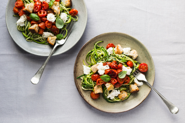 Zoodles with pesto, Roasted Cherry Tomatoes, Mozzarella and Croûtons | christelleisflabbergasting.com