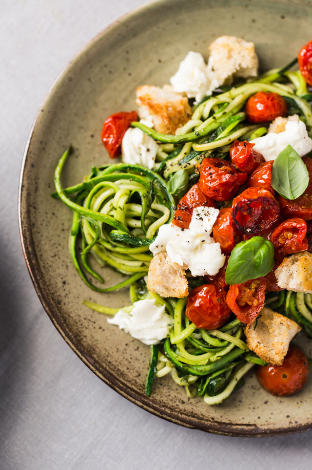 Zoodles with pesto, Roasted Cherry Tomatoes, Mozzarella and Croûtons | christelleisflabbergasting.com